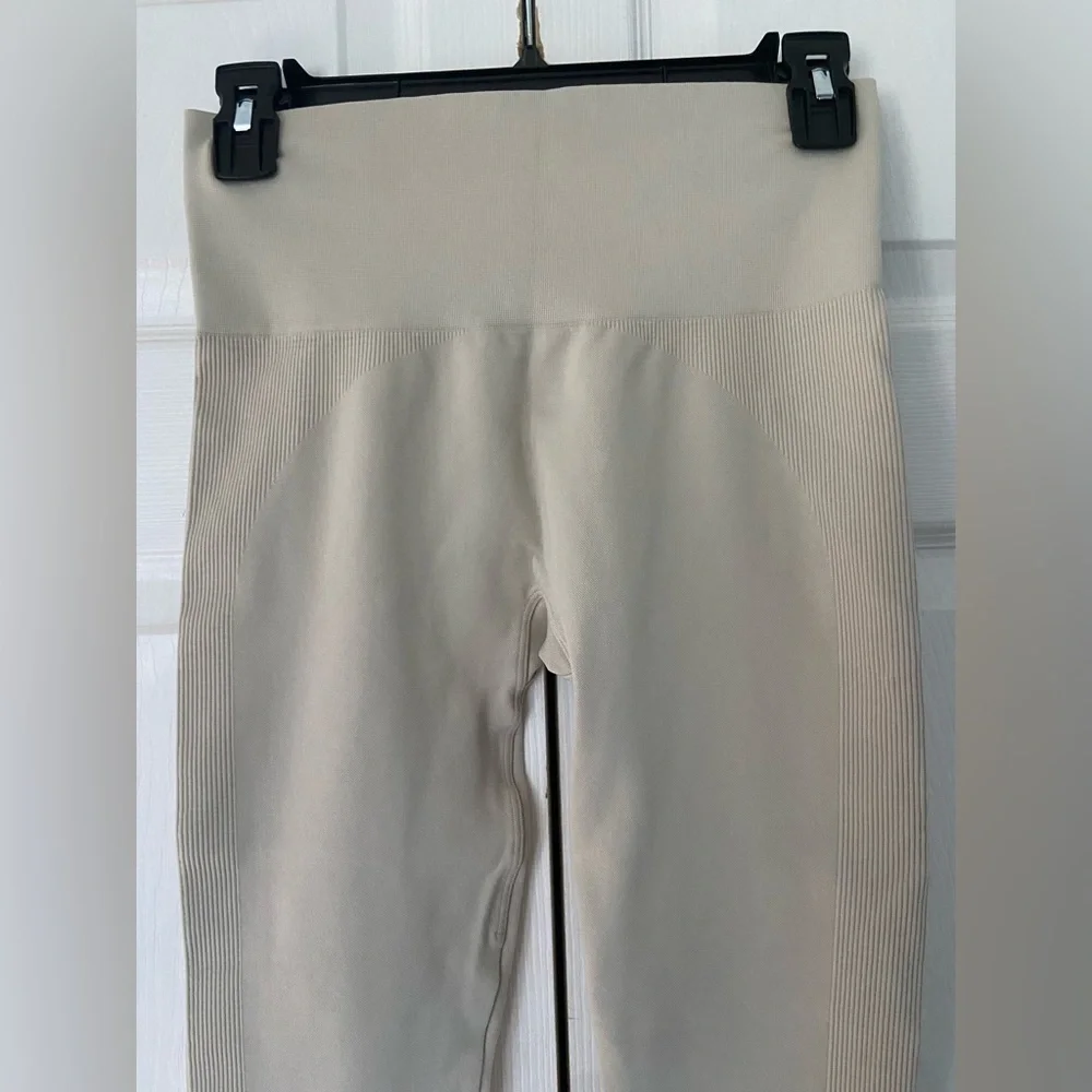 SetActive Cream Workout Leggings - Picture 5 of 5